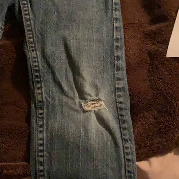 Boys size 5 torn jeans - Picture 3 of 3
